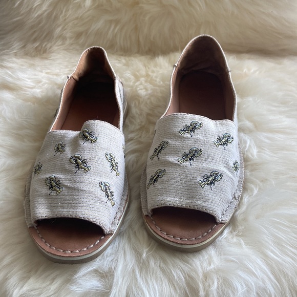 Coach Lobster Flats - Picture 3 of 11